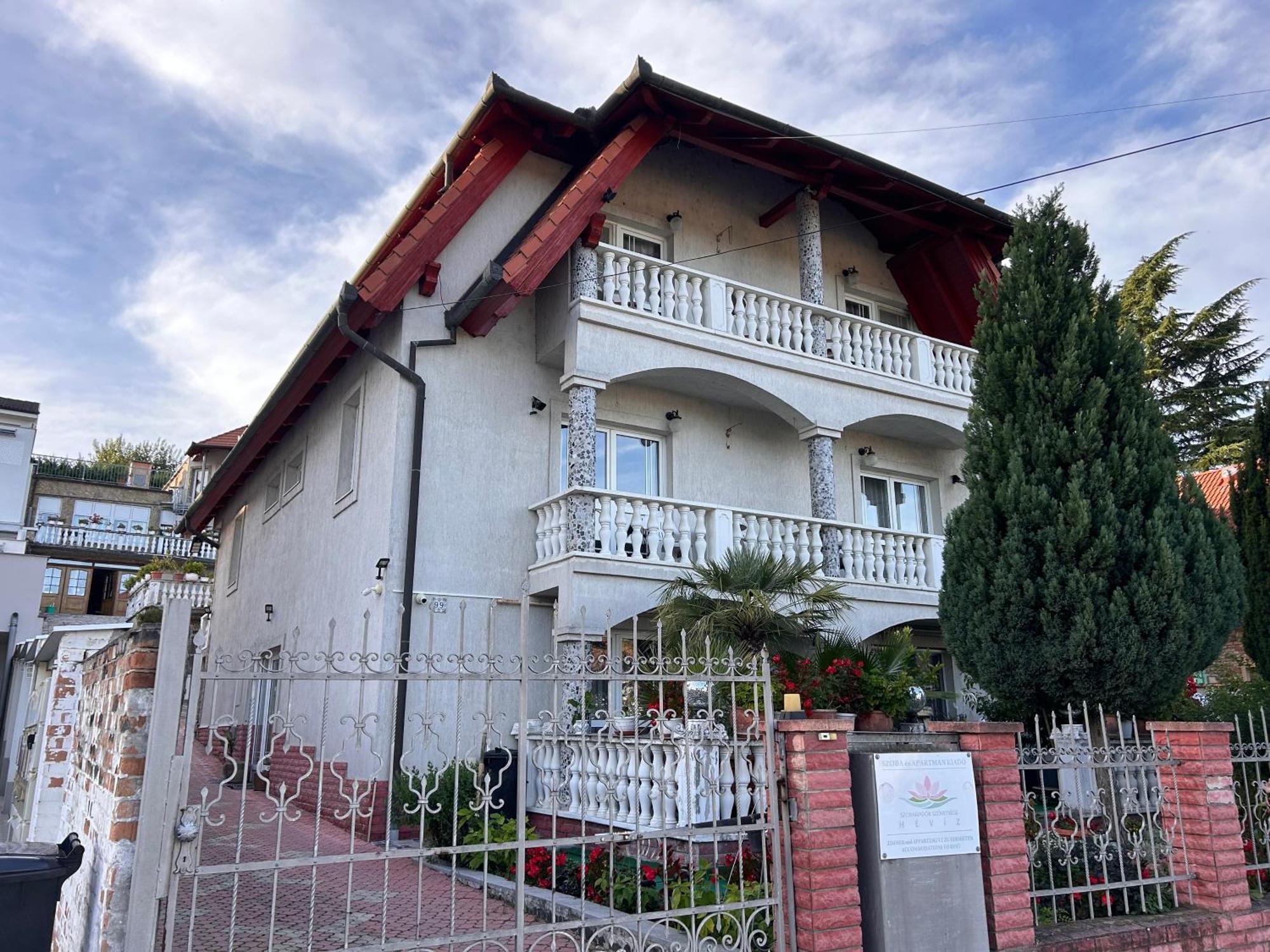 Heviz Kristaly Apartman Екстериор снимка